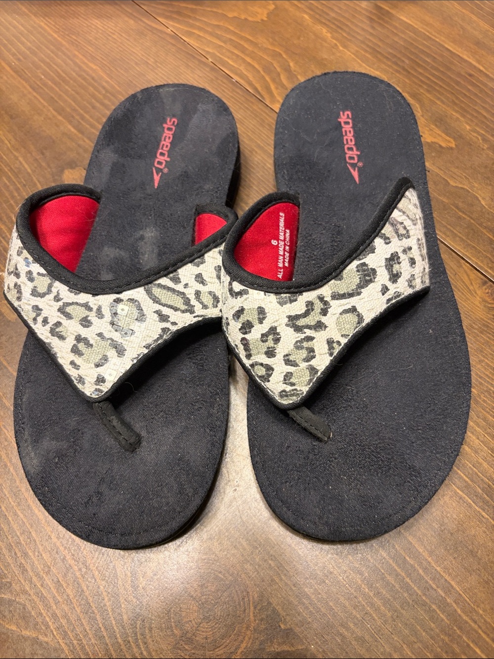 Speedo Women's Black Flip Flops with Gray Leopard-Print Straps Sz. 6